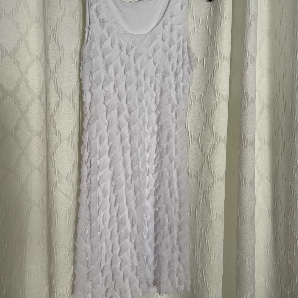 Elegant White Sleeveless Dress